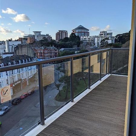 2 Bedroom Modern City Centre Bournemouth Apartment บอร์นมัธ ภายนอก รูปภาพ
