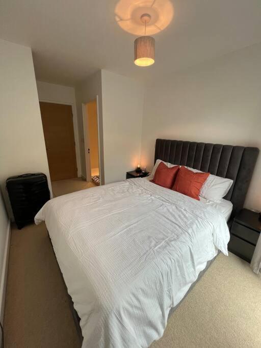 2 Bedroom Modern City Centre Bournemouth Apartment บอร์นมัธ ภายนอก รูปภาพ