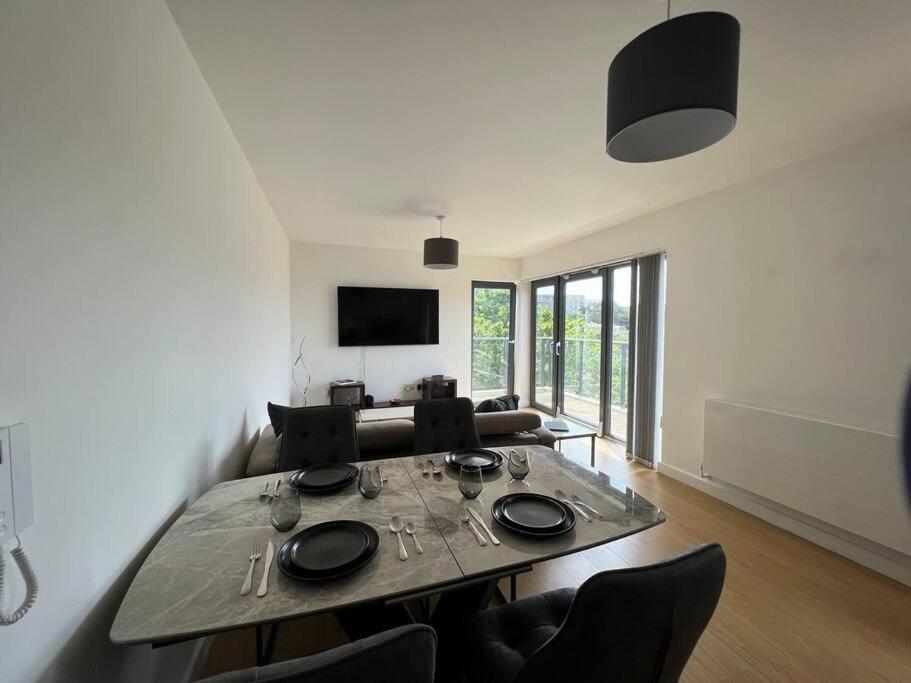2 Bedroom Modern City Centre Bournemouth Apartment บอร์นมัธ ภายนอก รูปภาพ