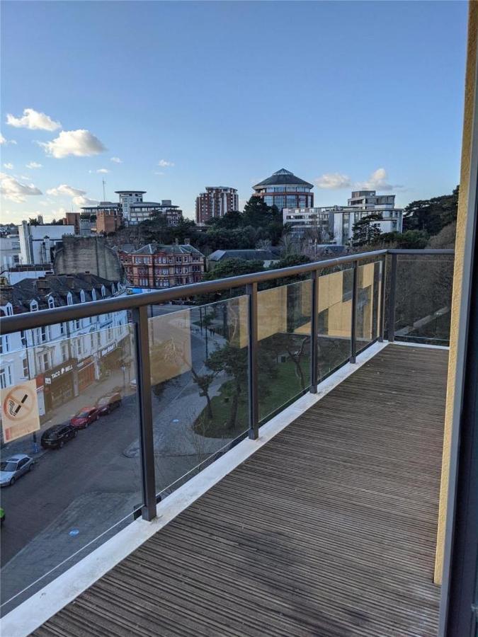2 Bedroom Modern City Centre Bournemouth Apartment บอร์นมัธ ภายนอก รูปภาพ